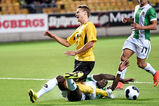 Elfsborgs Viktor Claesson dras ner av Rio Aves