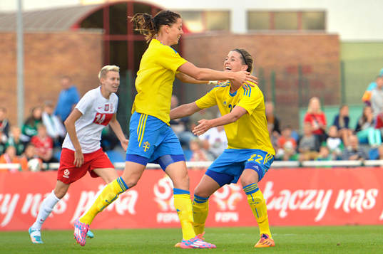Sveriges Lotta Schelin jublar med Olivia Schough