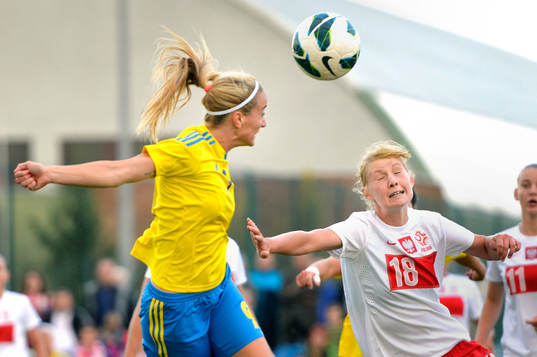 Sveriges Kosovare Asllani nickar in 0-2