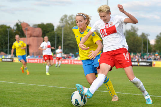 Sveriges Kosovare Asllani och Polens Jolanta Siwinska