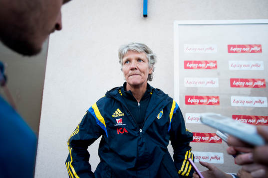 Sveriges förbundskapten Pia Sundhage svarar på frågor