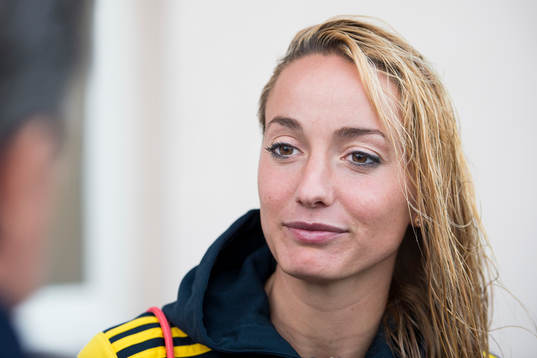 Sveriges Kosovare Asllani är deppig när hon möter pressen