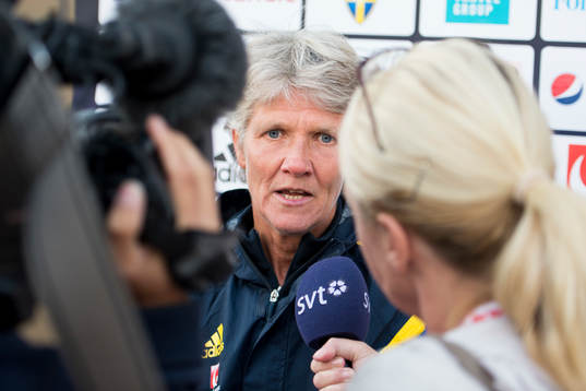 Sveriges förbundskapten Pia Sundhage i TV-intervju med SVT