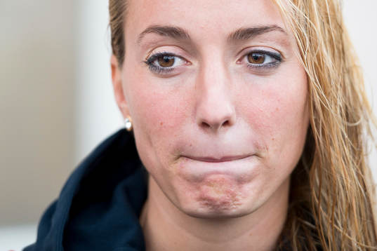 Sveriges Kosovare Asllani är deppig när hon möter pressen