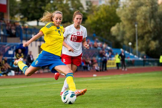 Sveriges Kosovare Asllani och Polens Evelyn Nicinski