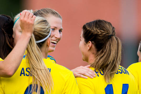 Sveriges Emma Berglund när Sverige firar 0-4 genom Linda