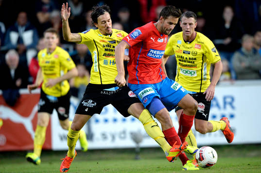 Mjällbys Daniel Ivanovski och Helsingborgs Mikael Dahlberg