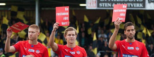 Spelarna manifesterade för Ge rasismen rött kort i
