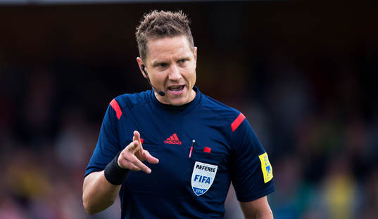 Domaren Martin Strömbergsson  i matchen i allsvenskan