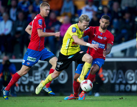 Mjällbys Chistian Wilhelmsson mot Helsingborgs Viktor