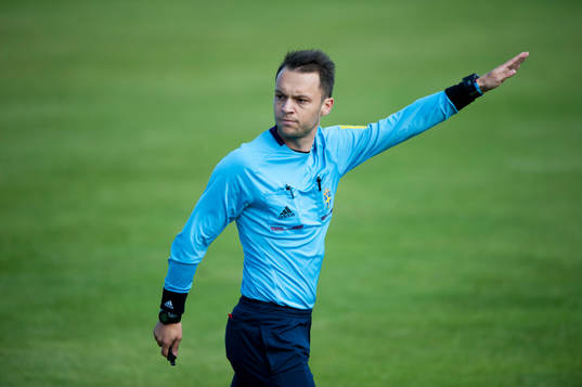 Domaren i matchen i division 3 mellan Ronneby och IFK