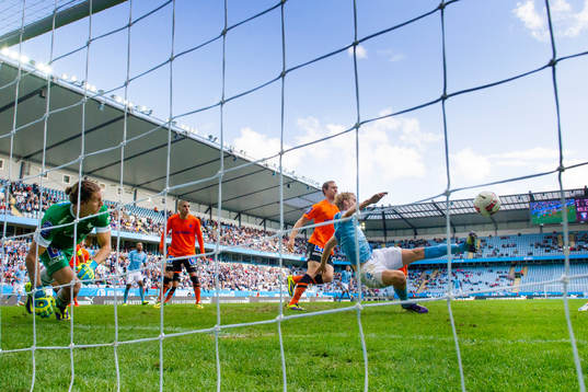 Malmö FFs Filip Helander gör 3-0 bakom Norrköpings