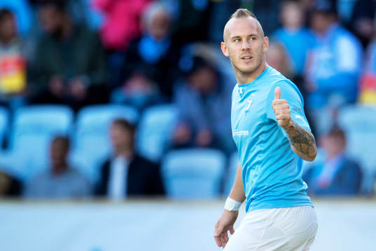 Malmö FFs Magnus Eriksson gör tummen upp