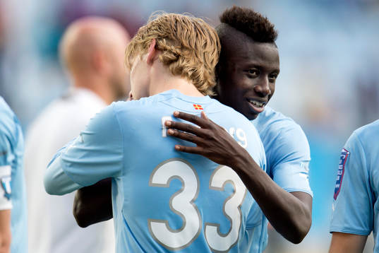 Malmö FFs Pa Konate kramar om Emil Forsberg