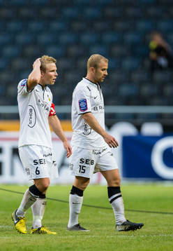 Häckens David Frölund (v) och Kari Arkivuo ser deppiga ut