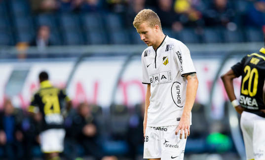 Häckens Simon Gustafson ser deppig ut