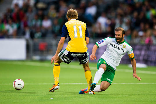Ljungskiles Jakob Olsson stoppar Hammarbys Kennedy