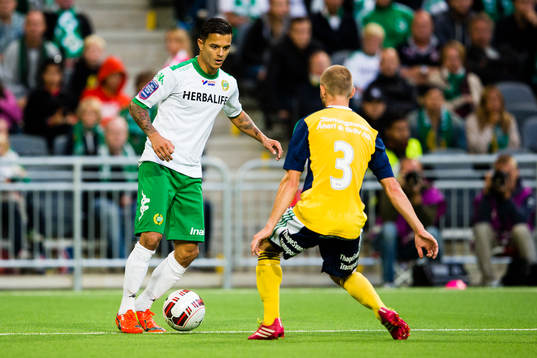 Hammarbys Michael Timisela och Ljungskiles Niclas Andersén