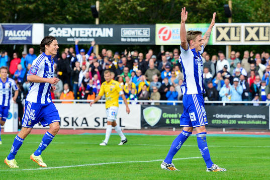 IFK Göteborgs Lasse Vibe och Sören Rieks jublar