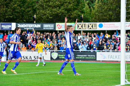 IFK Göteborgs Lasse Vibe och Sören Rieks jublar