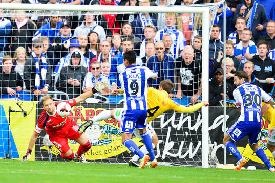 Situationen som det blir straff på. IFK Göteborgs