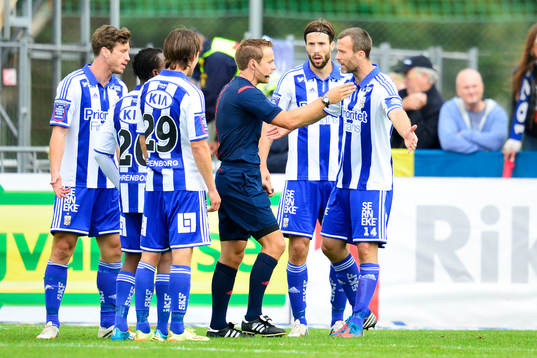 IFK Göteborgs med Hjalmar Jonsson i spetsen protesterar