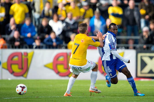 IFK Göteborgs May Mahlangu rundar Falkenbergs David