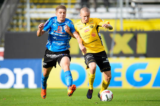 Elfsborgs Sebastian Holmén och Halmstads Mikael Boman