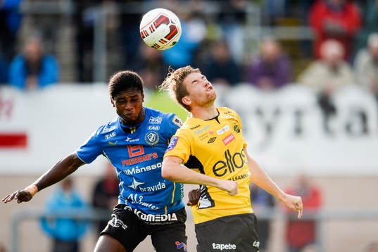Elfsborgs Marcus Rohdén och Halmstads Joseph Baffo