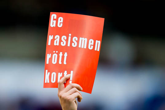 Manifestation mot rasism, "Ge rasismen rött kort"