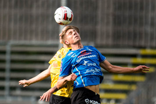Halmstads Mikael Boman i nickduell med Elfsborgs Sebastian