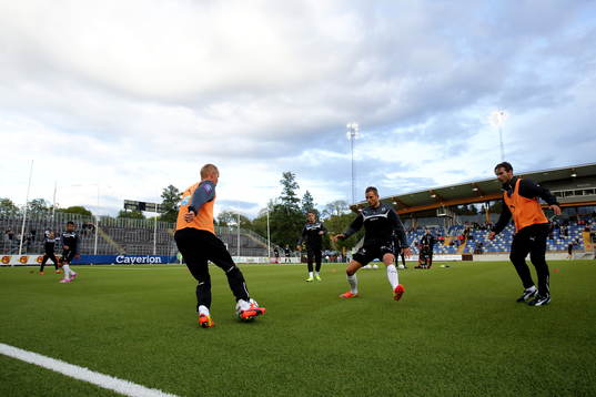 Örebros spelare värmer upp