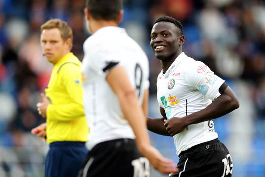 Alhassan Kamara ser glad ut