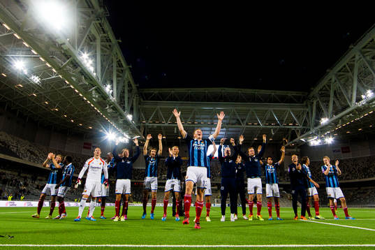 Djurgårdens spelare med lagkapten Emil Bergström i
