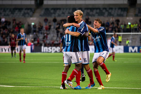 Djurgårdens Sebastian Andersson (m) jublar
