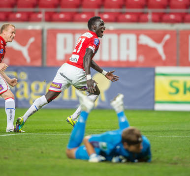 Kalmars Papa Alioune Diouf jublar