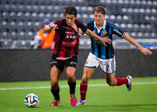 Brommapojkarnas Stefano Vecchia Holmquist blir dragen i