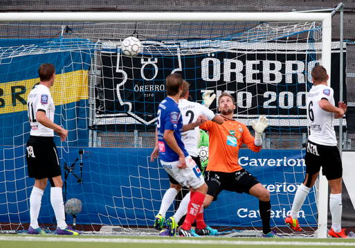 Mål 1-1 av Åtvidabergs Ricardo Santos (utanför bild)
