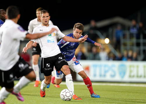 Robert Åhman Persson och Åtvidabergs Simon Skrabb
