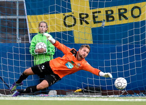 Räddning av målvakt Oscar Jansson