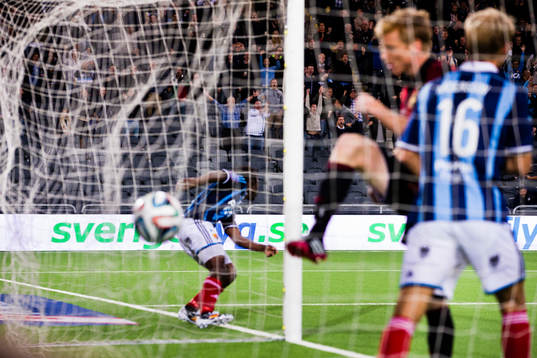 Djurgårdens Amadou Jawo gör 2-0 för Djurgården och