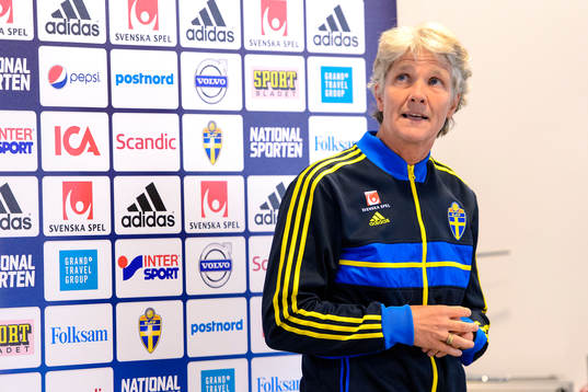 Sveriges förbundskapten Pia Sundhage presenterar truppen