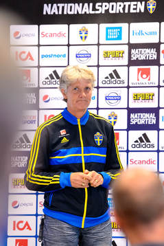 Sveriges förbundskapten Pia Sundhage presenterar truppen