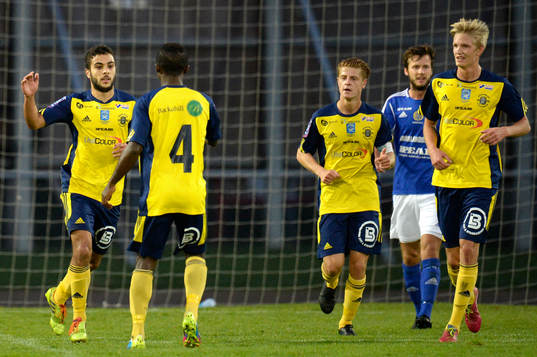 Ängelholms Otthman El Kabir (tv) jublar