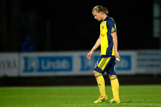 Ängelholms Sebastian Carlsen deppar när han lämnar planen