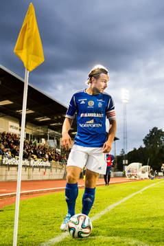 Sundsvalls Kevin Walker slår en hörna