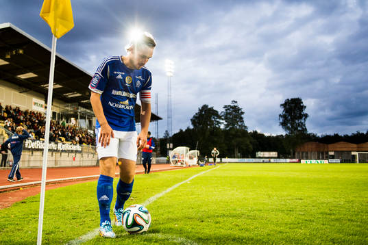 Sundsvalls Kevin Walker slår en hörna