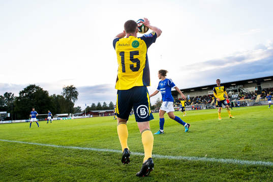 Ängelholms Eric Pothast kastar inkast