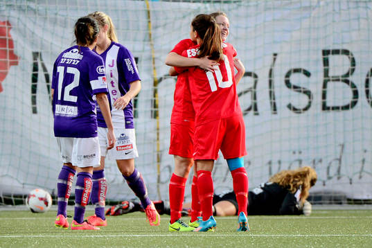 Eskilstunas Allysha Chapman kramas om av Malin Diaz
