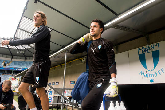 Malmö FFs Pawel Cibicki och målvakt Sixten Mohlin